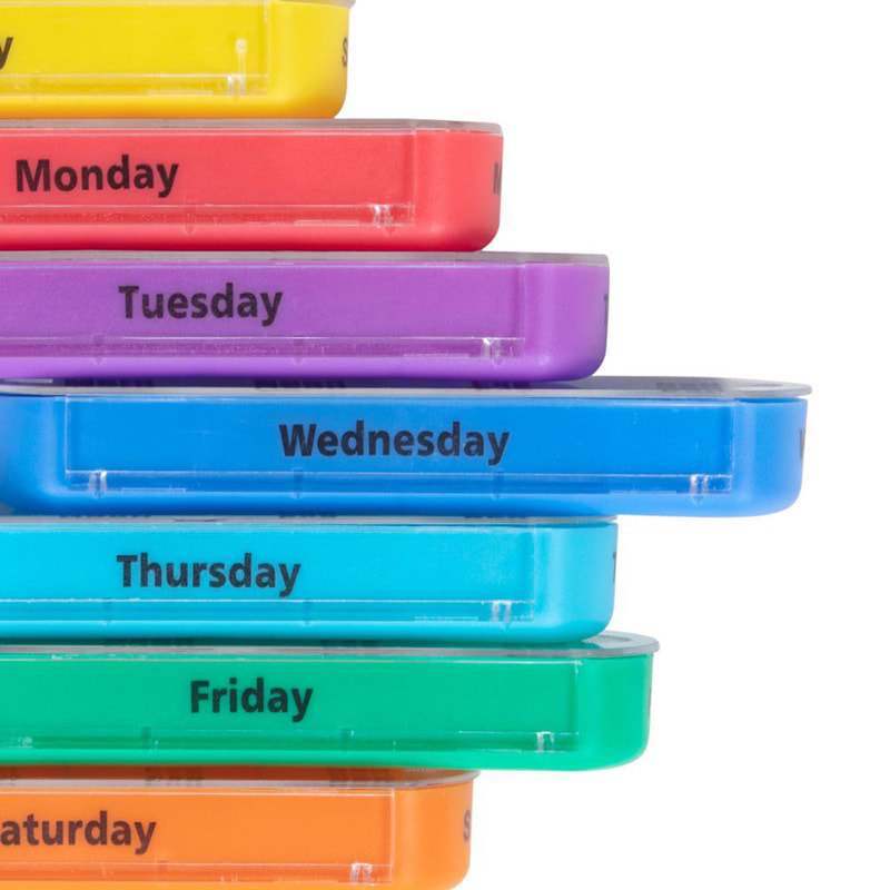 Customized Daily Weekly Pill Organizer with PU Case 